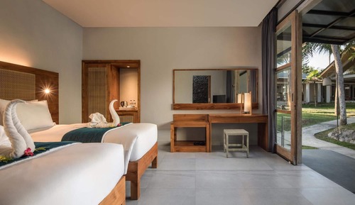 Deluxe Double Room, 1 King Bed, Pool View, Poolside