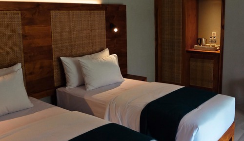 Deluxe Twin Room, 2 Twin Beds, Pool View, Poolside