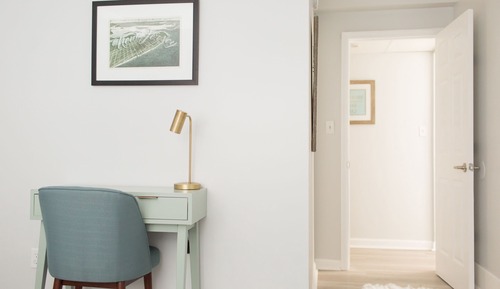 Three Bedroom Apartment Suite Courtyard View