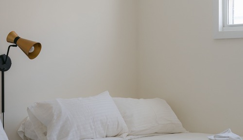 One Bedroom Two Queens Apartment Suite