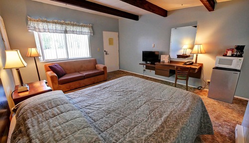 Deluxe Room, 1 Queen Bed, Non Smoking, Bathtub