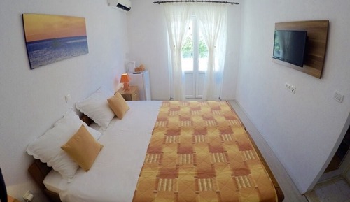 Double Room (1)