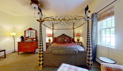 Luxury Room, 1 Queen Bed, Jetted Tub