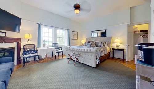 Luxury Room, 1 King Bed, Jetted Tub, Hill View