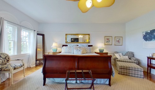 Honeymoon Room, 1 King Bed with Sofa bed, Jetted Tub, Hill View