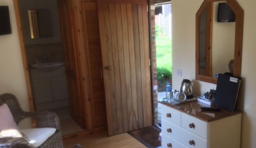 Room, Patio (Annexe, Ensuite)