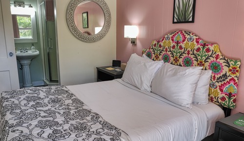 One Full Bed - Room 0