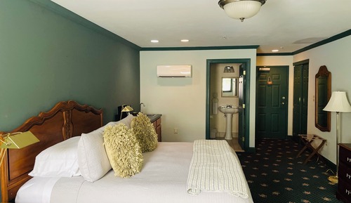 Room, Private Bathroom (State Street Suite)