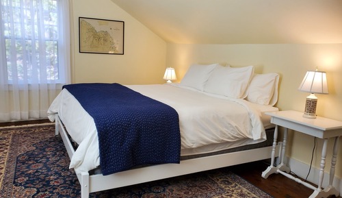 Standard Room, 1 King Bed, Private Bathroom (Room 17)