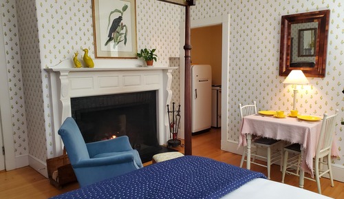 Deluxe Room, 1 Queen Bed, Fireplace (Room 01)