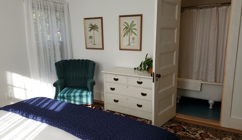 Standard Room, 1 King Bed, Private Bathroom (Room 14)