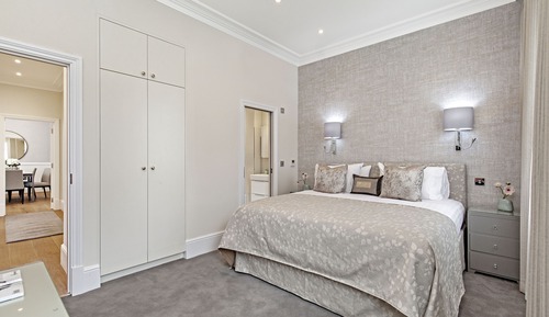 Deluxe 2-Bedroom Apartment