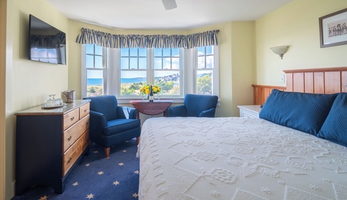 Deluxe Room, 1 King Bed, Ocean View
