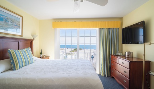 Deluxe Room, 1 Queen Bed, Balcony, Beach View