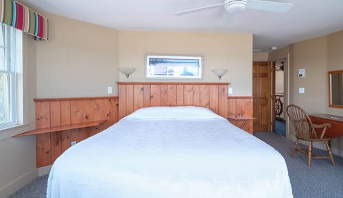 Deluxe Room, 1 King Bed, Balcony, Beach View