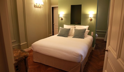 Deluxe Double Room, 1 Queen Bed, Non Smoking, Garden View