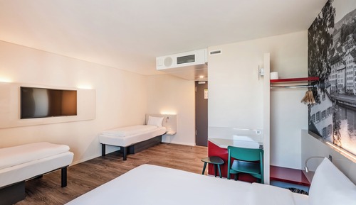 Family Room, Accessible