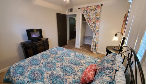 Lakefront Cabin-3 Bedroom/2 Bath