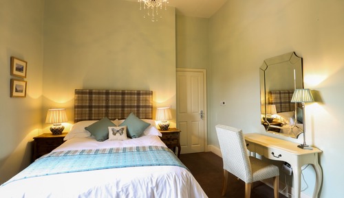 Deluxe Double Room, 1 Queen Bed, Ensuite, Garden View