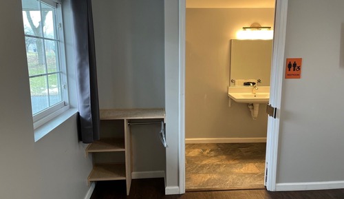 Room, 1 Queen Bed, Accessible (Roll-in Shower)