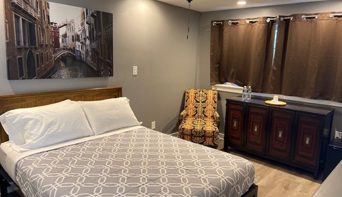 Standard Room, 1 Queen Bed