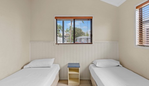 Superior 2 Bedroom Cabin - Pet Friendly