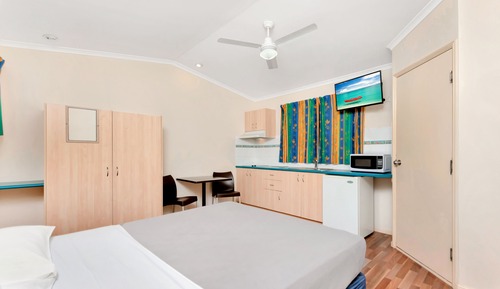 Economy Studio Room - Queen (No Ensuite)