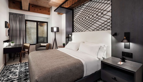 1 King Bed Interior Atrium View