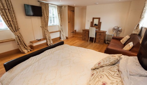 Deluxe Double Room, Ensuite, Garden View (Ground Floor)