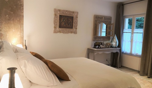 Double Room (Bombay)