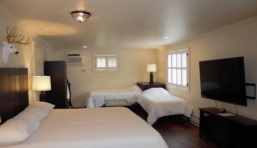 Family Room, Multiple Beds, Non Smoking, Mountain View