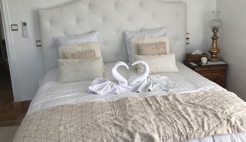 Honeymoon Suite (Luce)