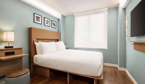 Deluxe Room, 1 Queen Bed, Non Smoking