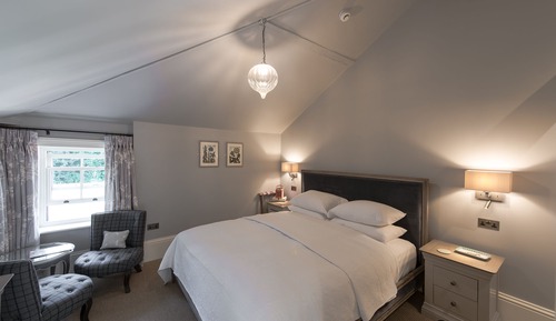 Double Room (Bedroom 10)