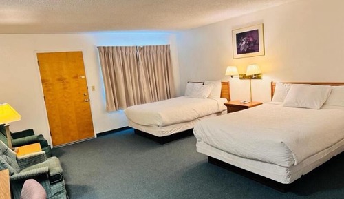 Classic Double Room, 2 Queen Beds, Refrigerator & Microwave, Mountain View