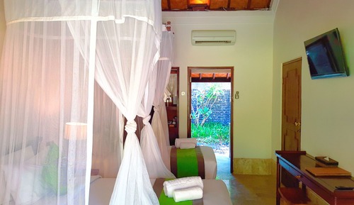 Standard Twin Room with Patio