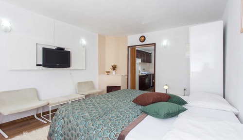 Apartments Djurkovic \- Deluxe Studio with Balcony and Garden View