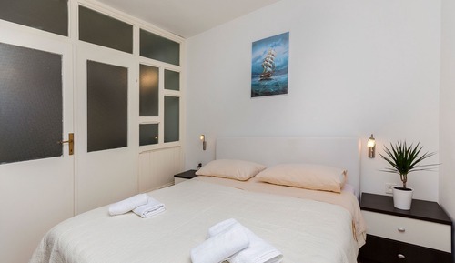 Apartment (A2)