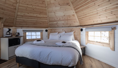 Kota Finlandais au Milieu des Arbres