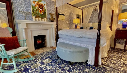 Luxury Room, 1 Queen Bed, Jetted Tub (Confederation)