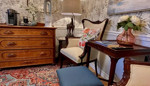 Premium Room, 1 Queen Bed (Sir John A. MacDonald)