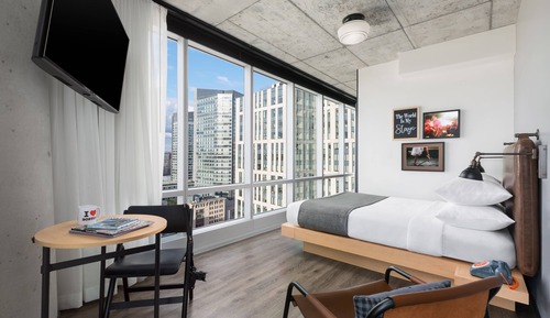 Room, 1 Queen Bed (with a Wicked Awesome View)