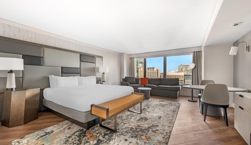 Premier Studio, 1 King Bed, Accessible