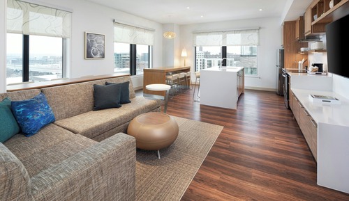 Studio, 3 Bedrooms, Corner