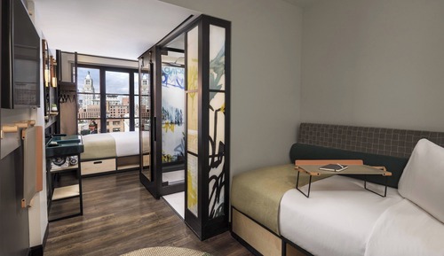 Room, 1 Queen Bed and 1 Twin bed