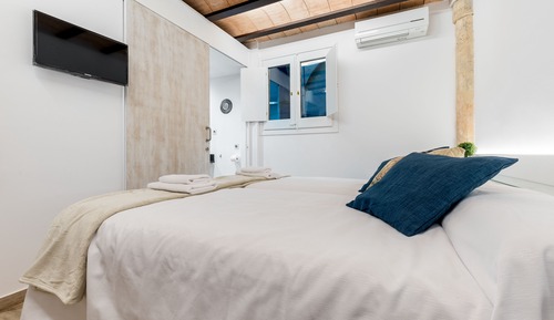 Twin Room, Courtyard View (1)