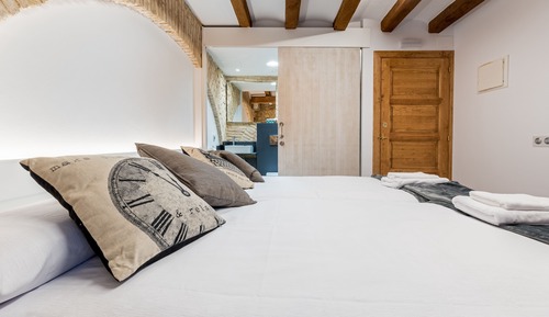 Twin Room, City View (4)