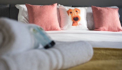 House, Private Bathroom (Bank Side House)