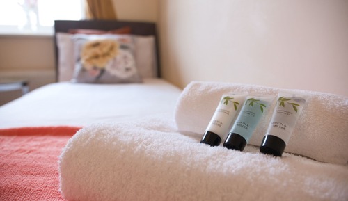 House, Private Bathroom (Bank Side House)