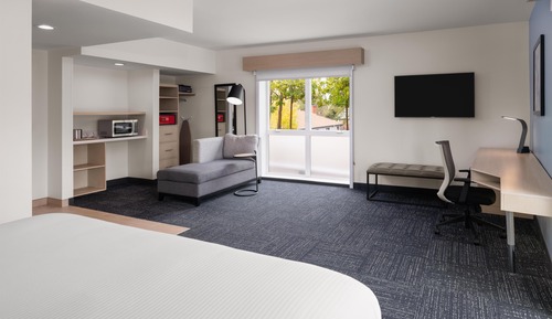 Standard Room, 1 King Bed, Non Smoking, Refrigerator